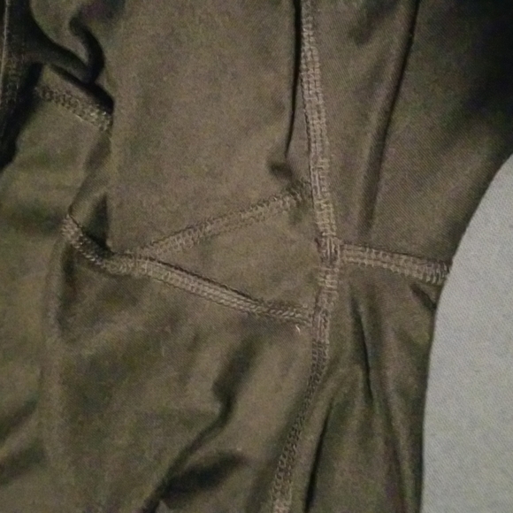 Fabletics "Watch Me" Leggings - Picture 6 of 6